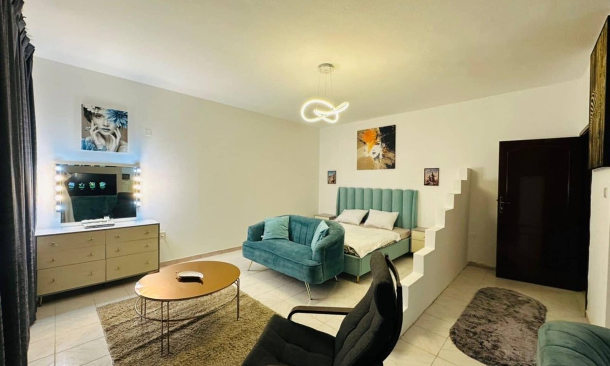Jumeirah Villa | Beautiful Studio in villa Dubai Burj Khalifah View