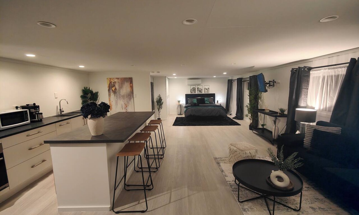 Hoon Hay Apartment | Beautiful Studio w/Parking | Near CBD & Port Hills