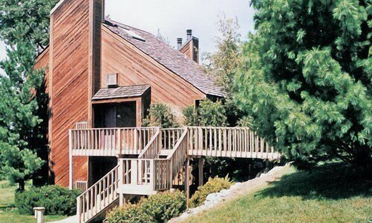 Bellaire Apartment | Beautiful studio unit at resort, sleeps 4