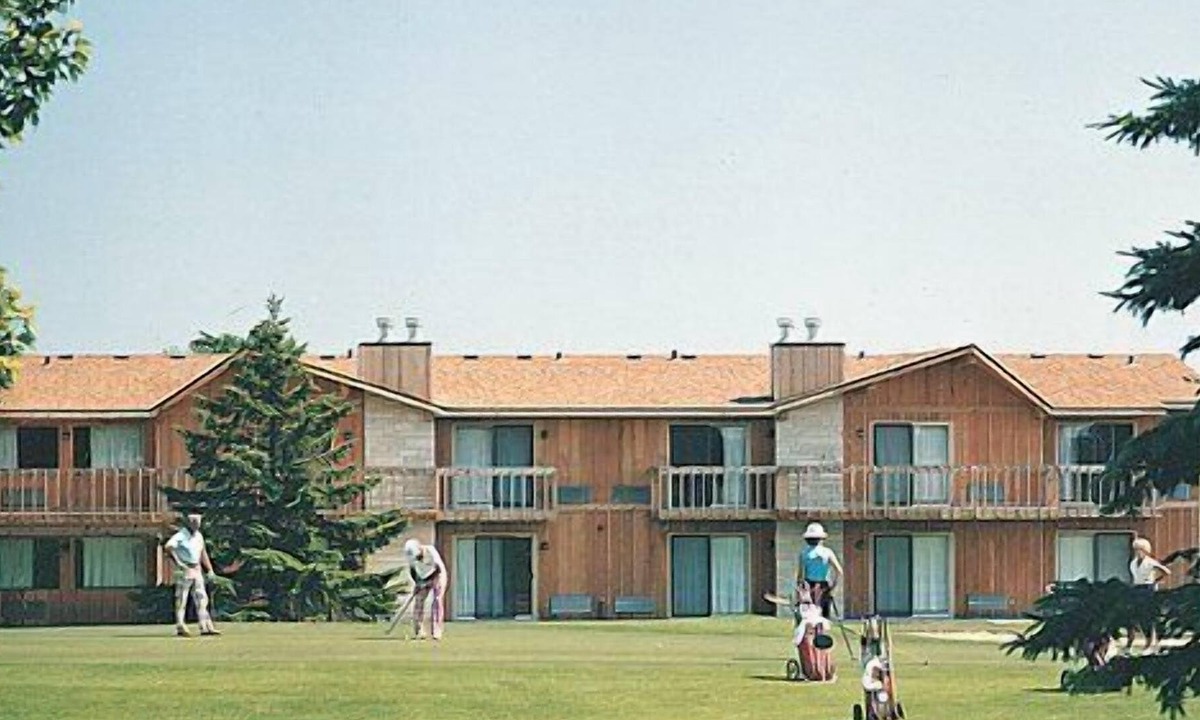 Mishicot Apartment | Beautiful studio unit at resort, sleeps 2