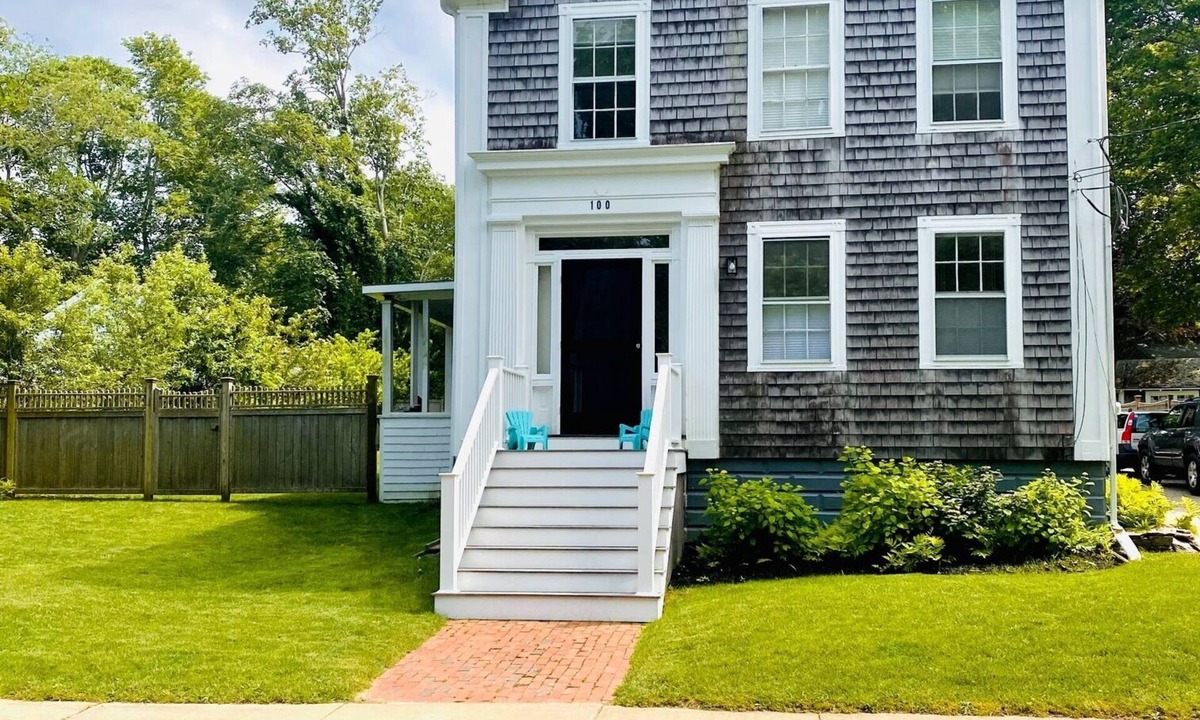 Tisbury House | Beautiful, sunny historic home, walk from VH ferry!