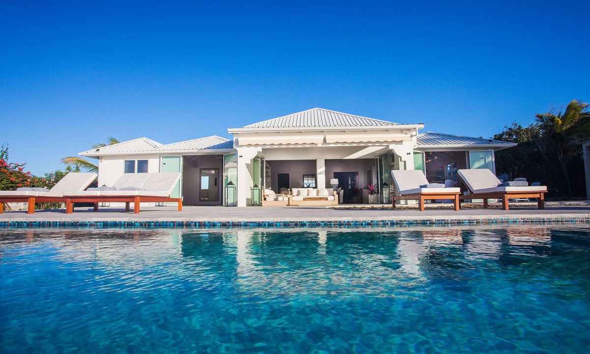 Dickenson Bay Villa | BEAUTIFUL SUNSET OCEANFRONT VILLA WITH INFINITY POOL