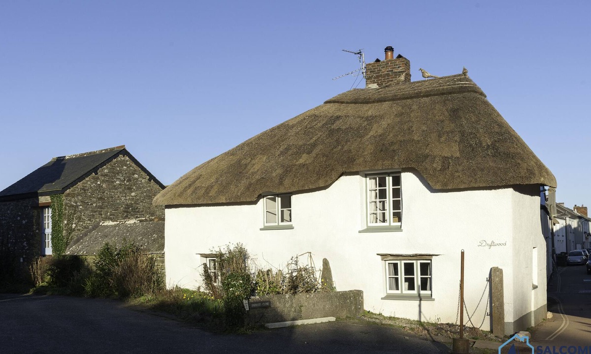 Malborough Cottage | Beautiful Thatched Devon Cottage - close to Salcombe & Hope Cove