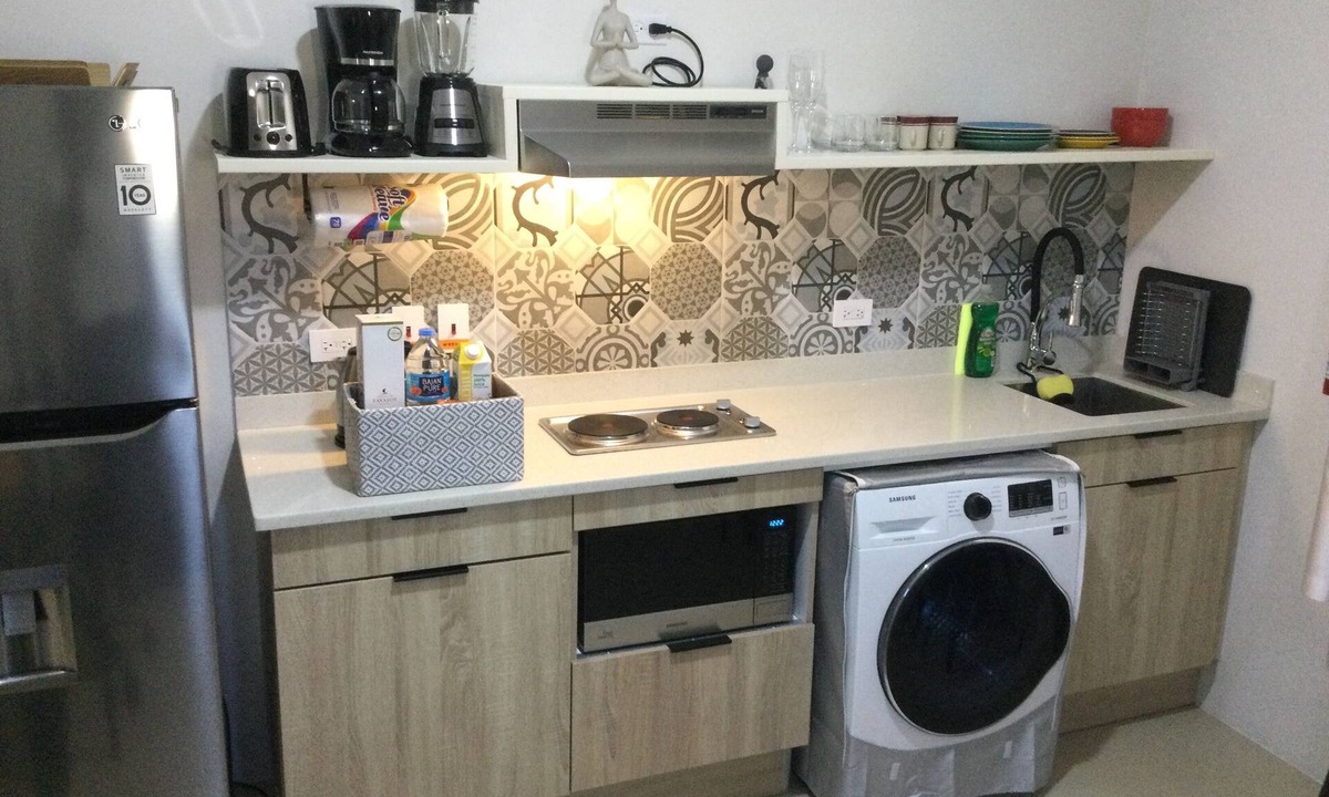 West Coast House | Beautiful Tranquil 1 BR Suite With Modern Interior
