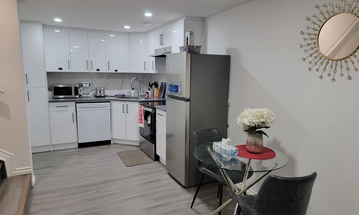 Beaumont House | Beautiful Tranquil One Bedroom, calm, cozy and clean Basement Suite