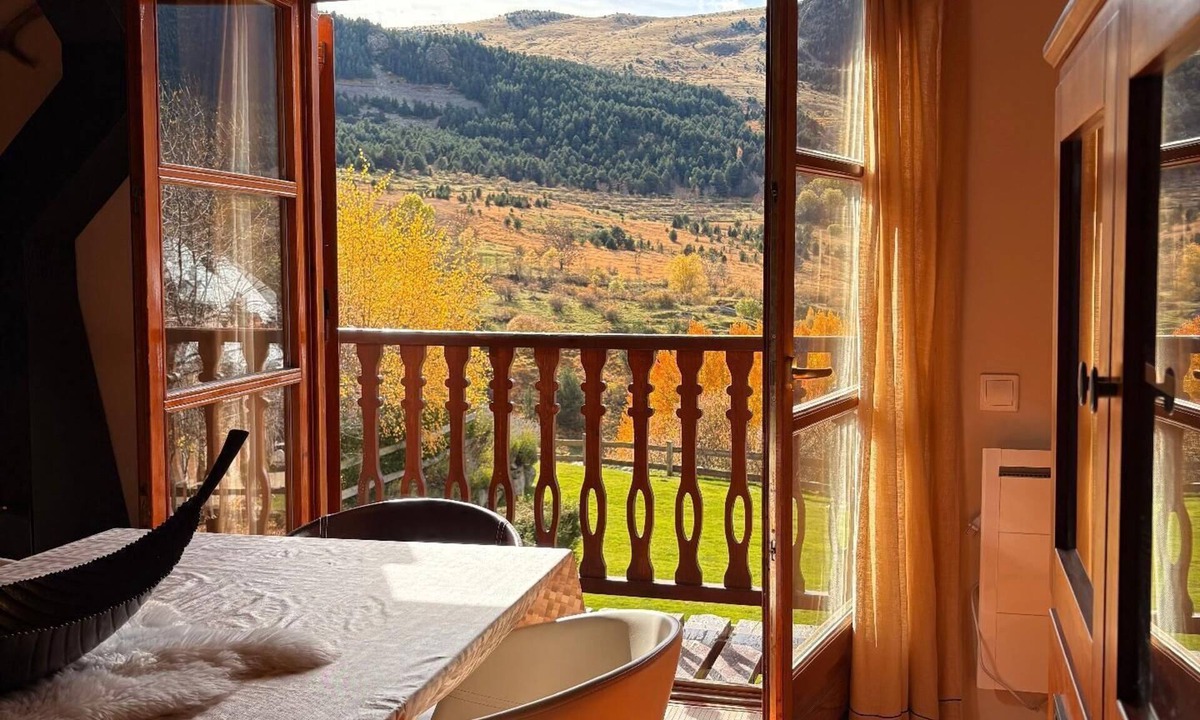 Pla de l'Ermita Apartment | Beautiful triplex with garden and Wifi Puig Falcó 1 Vall de Boí