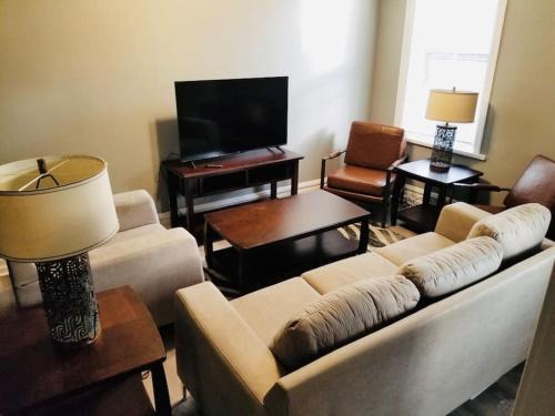 Shaw House | Beautiful Unit in Shaw Community -4228b