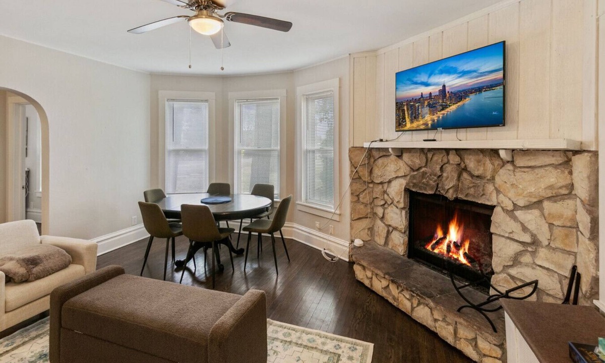 Libertyville House | Beautiful updated 5 bedroom house Near Naval Base!