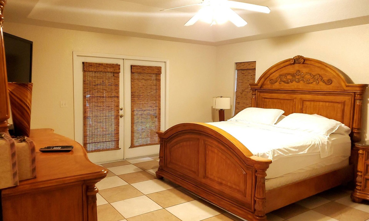 Okeechobee House | Beautiful Vacation Home Across from Lake Okeechobee