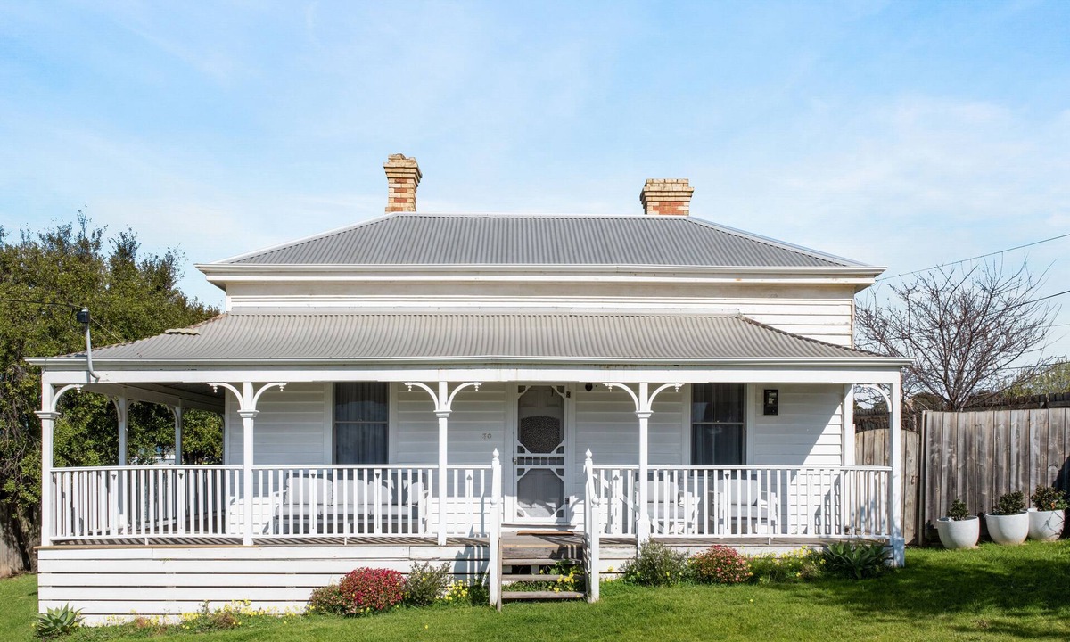 Portarlington House | Beautiful Victorian Home With Amazing Views and Centrally Located