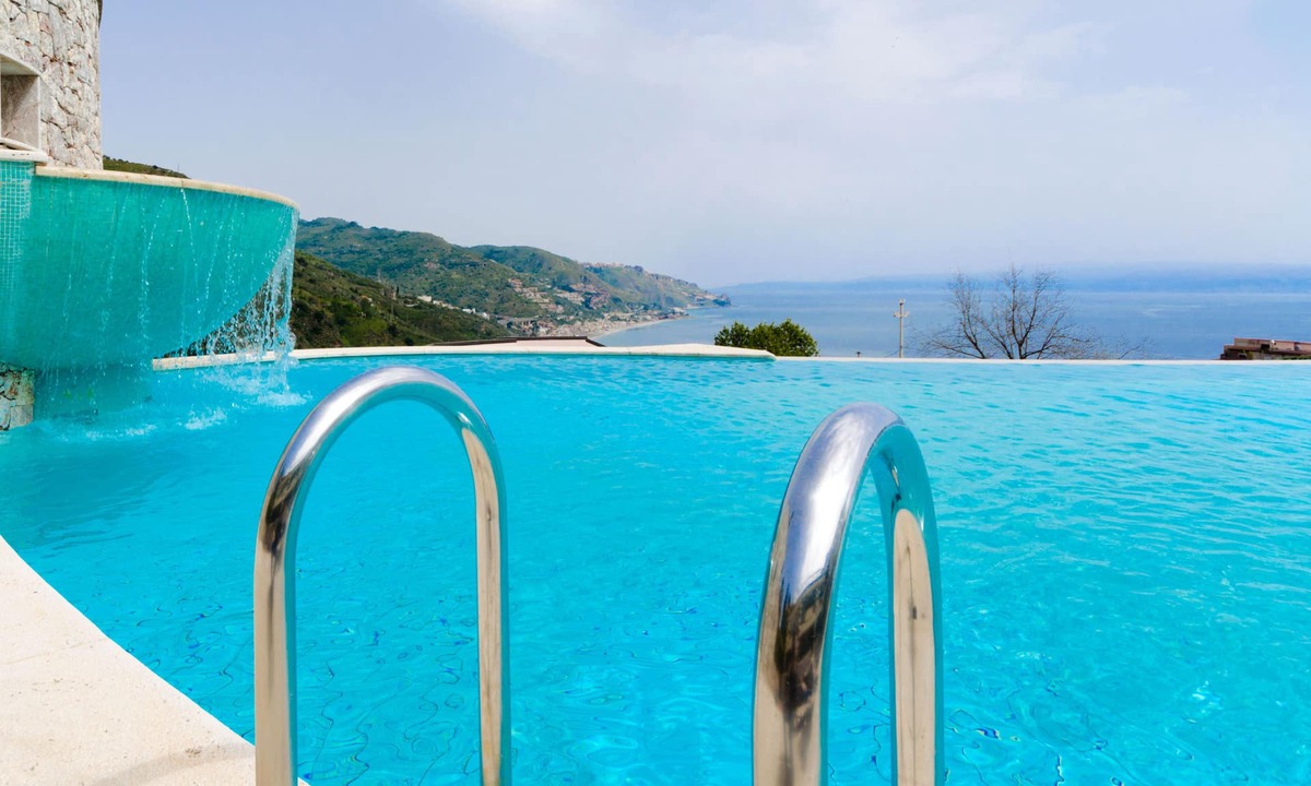 Taormina Apartment | Beautiful View, Pool ,two steps from city center !