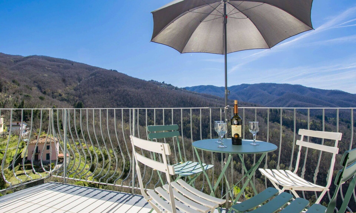 Casoli House | Beautiful villa for 7 guests with WIFI, private pool, TV, terrace and pets allowed