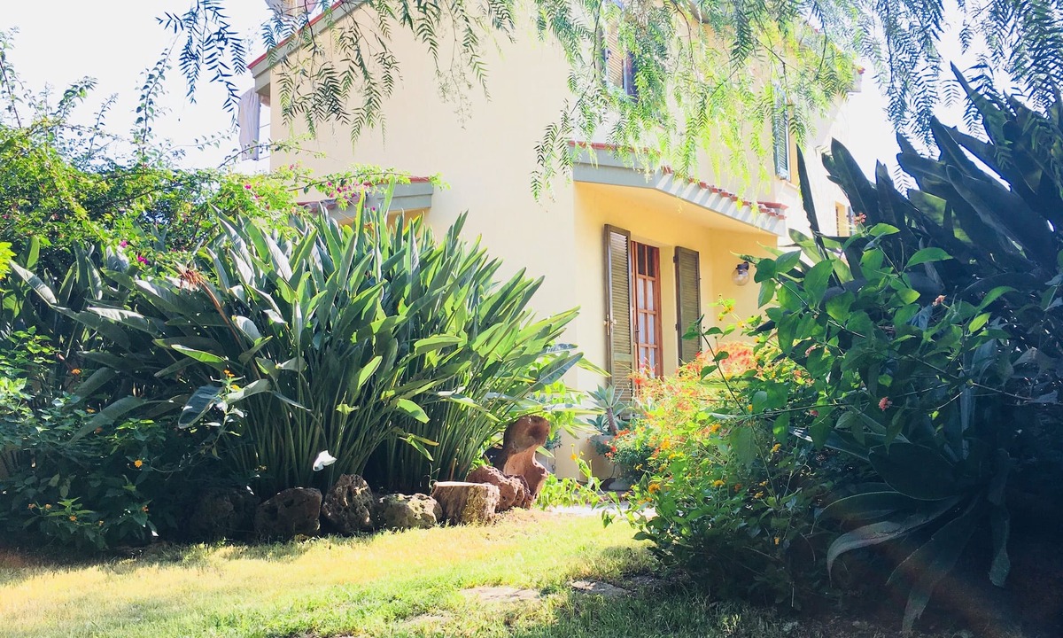 Solanas Villa | Beautiful villa, private garden, WIFI, air conditioning!🌺