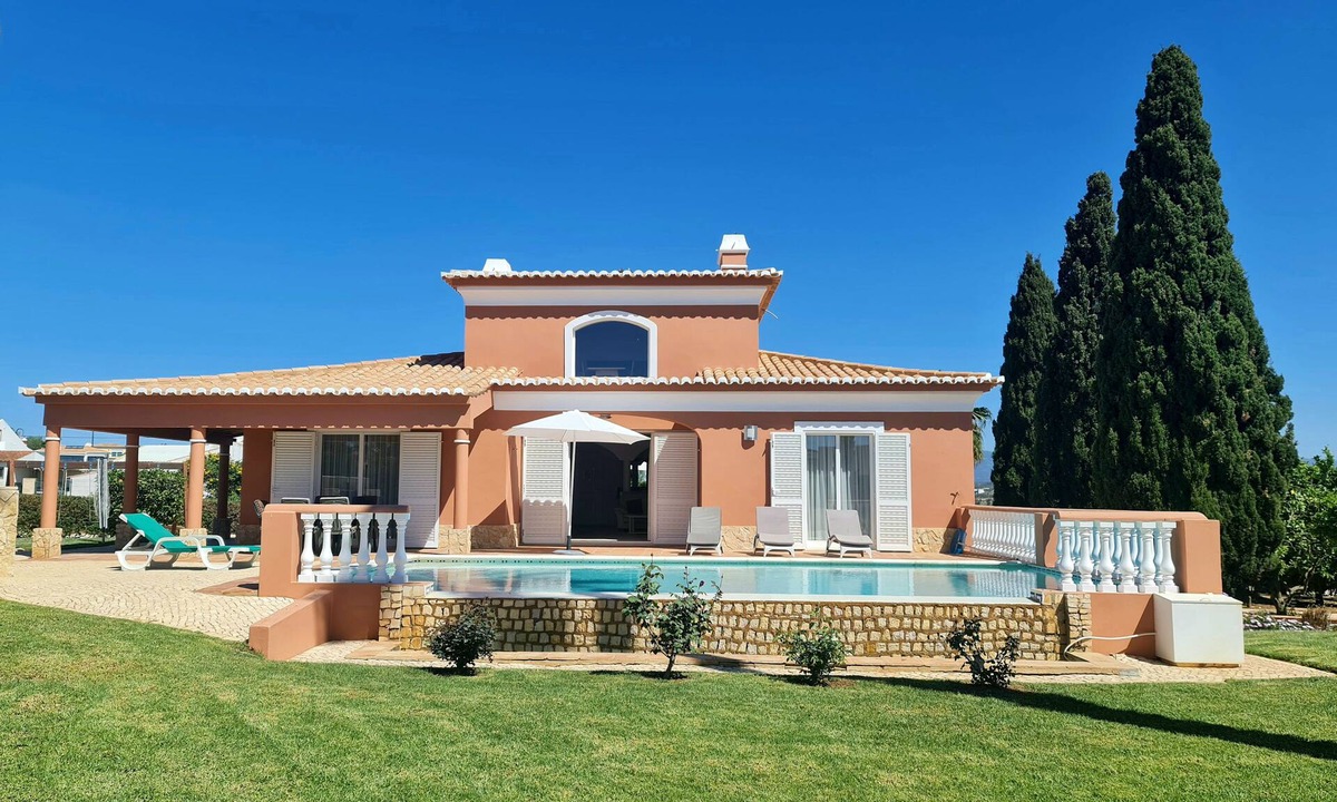 Alfarrobeira Villa | Beautiful villa with private pool & playground near Lagos & the beach