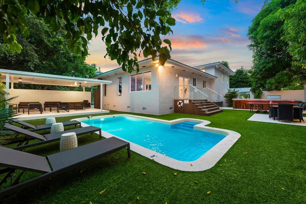 Seybold House | Beautiful Villa with heated pool Must seen!