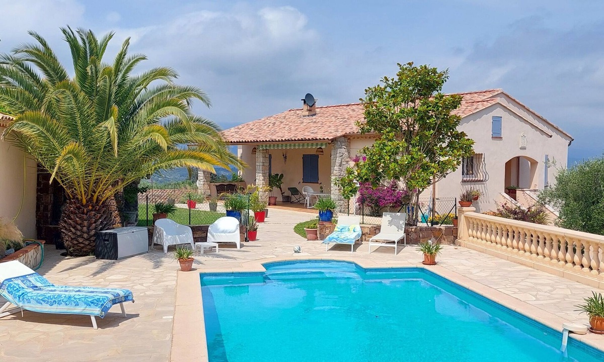 Tanneron House | Beautiful villa, with swimming pool not overlooked, for rent in a green setting