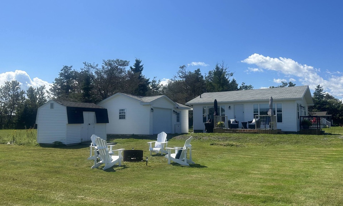 The Bluff House | Beautiful waterfront cottage on large property. Walking distance to Parlee Beach