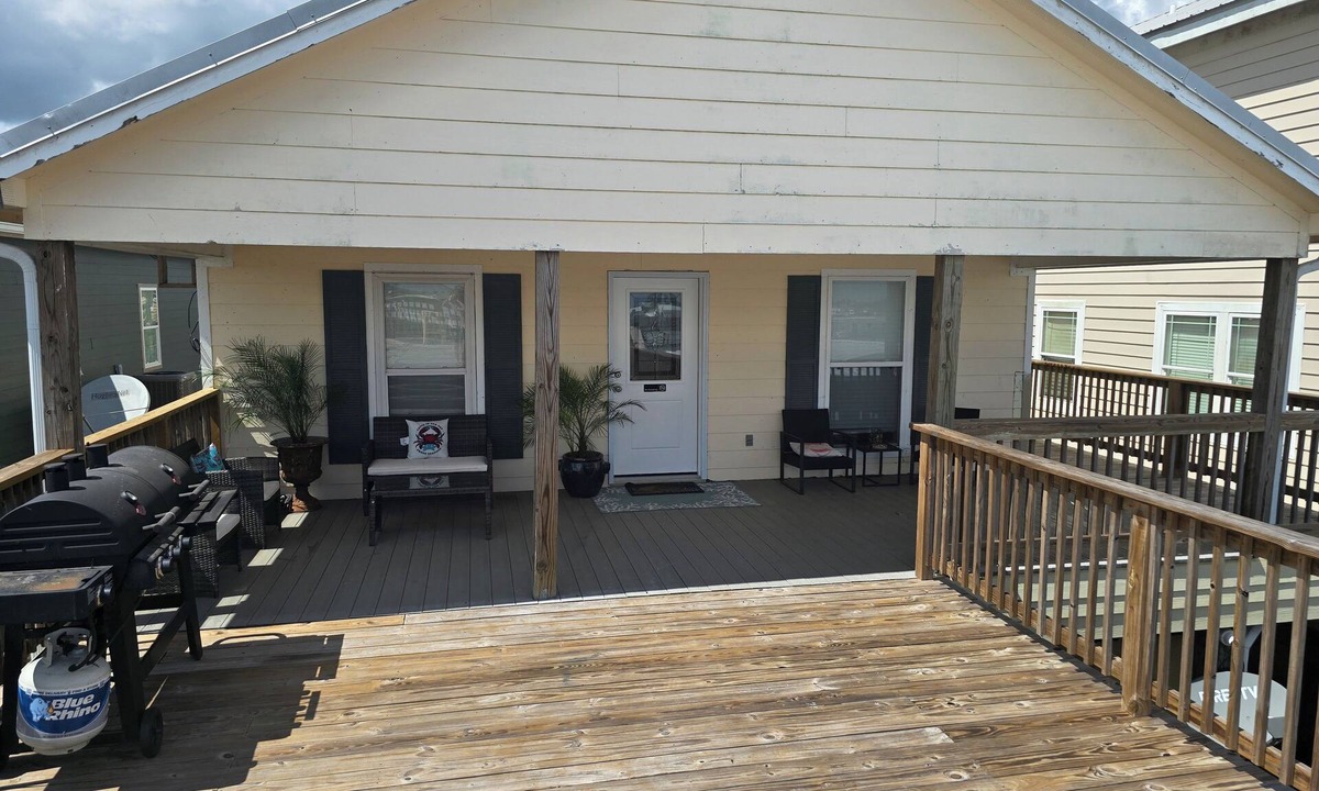 Venice House | Beautiful Waterfront 3Bdr/2 Bath in Venice Marina REMODLED NO BOAT SLIP OR ICE