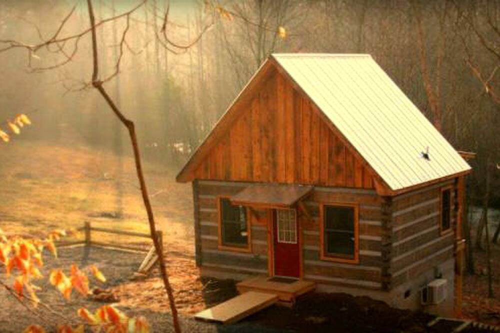 Elkin House | Beautiful Waterfront Cabin with Hot Tub near Winston-Salem, North Carolina