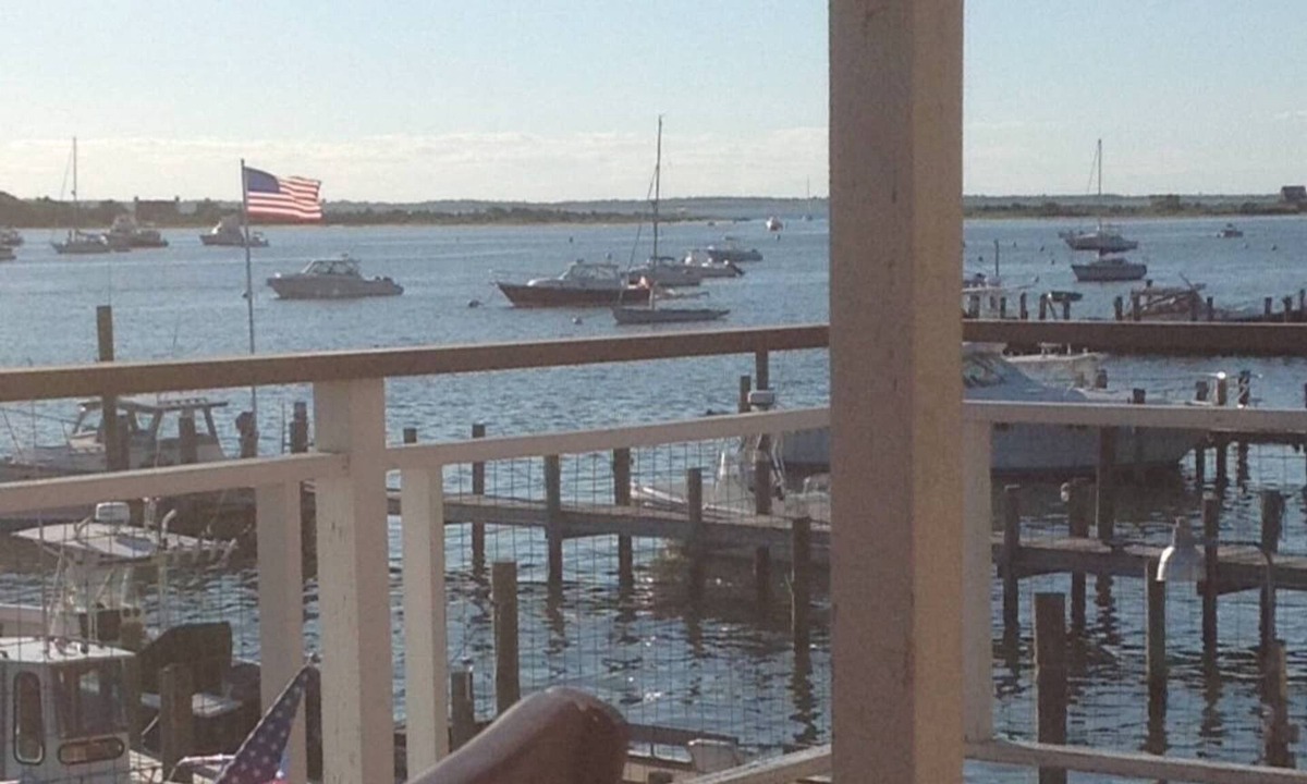 Tisbury House | Beautiful Waterfront Home on Lake Tashmoo