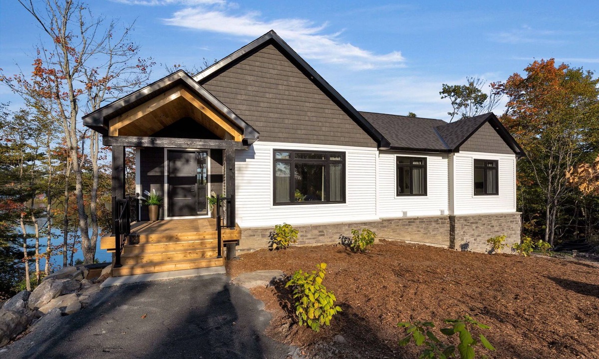 MacTier House | Beautiful Waterfront Muskoka , New Cottage on Stewart Lake
