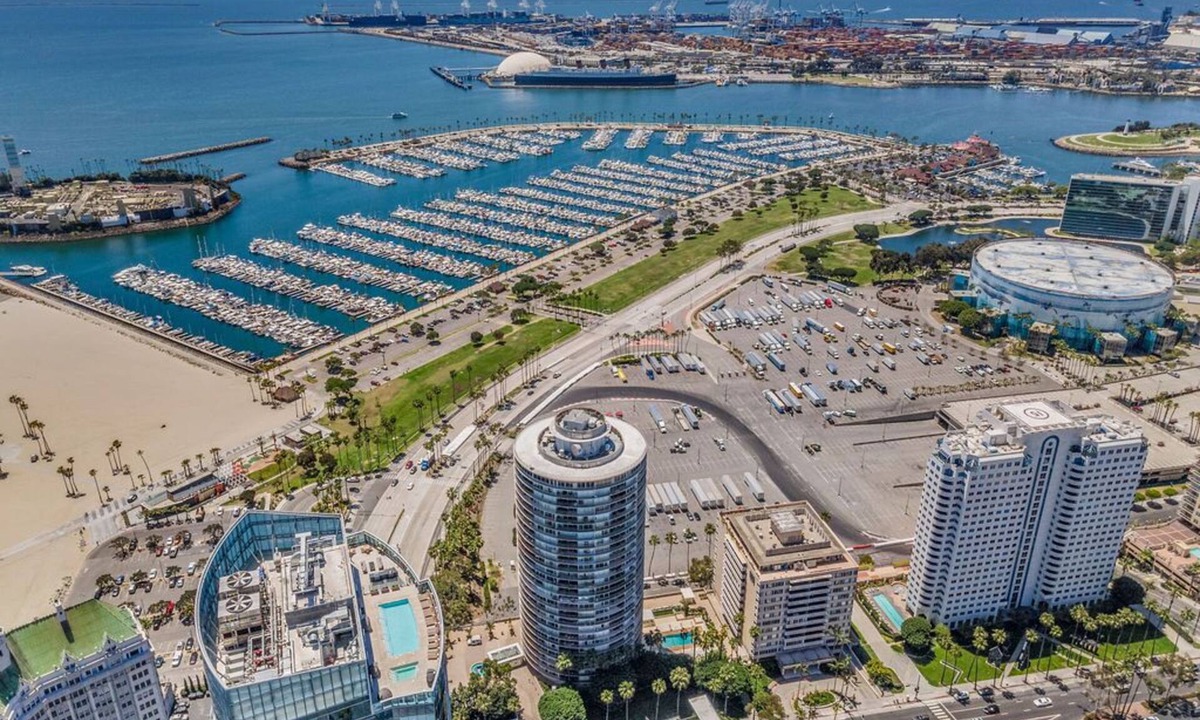 Waterfront Condo | Beautiful Waterfront Condo with Balcony in Long Beach