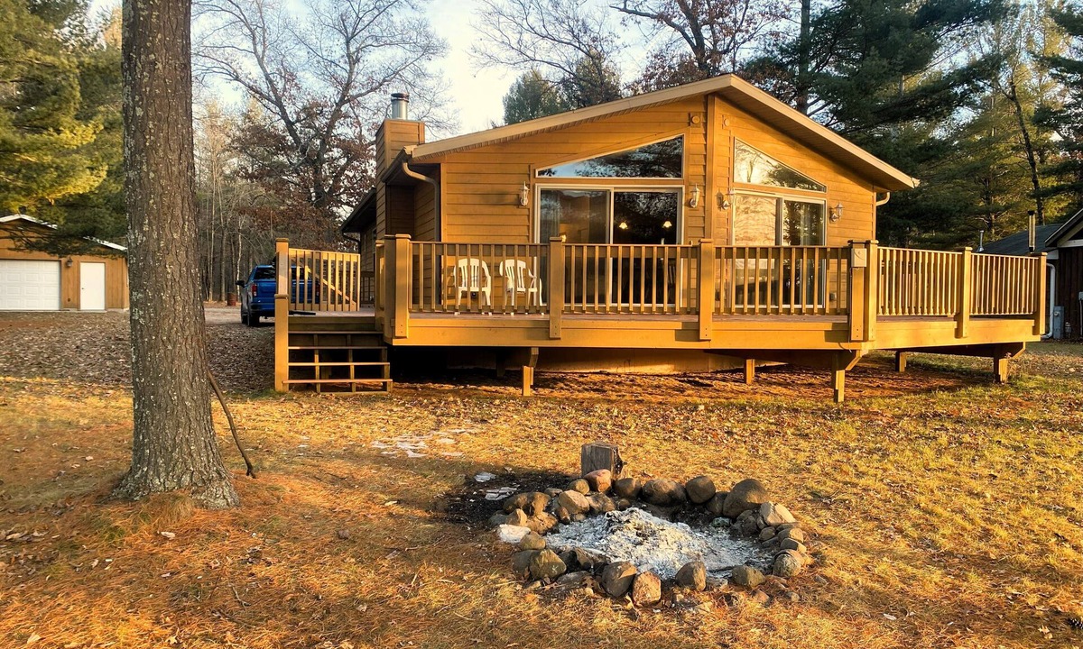 Ingalls Cabin | Beautiful waterfront and wildlife views in this quiet riverfront cabin