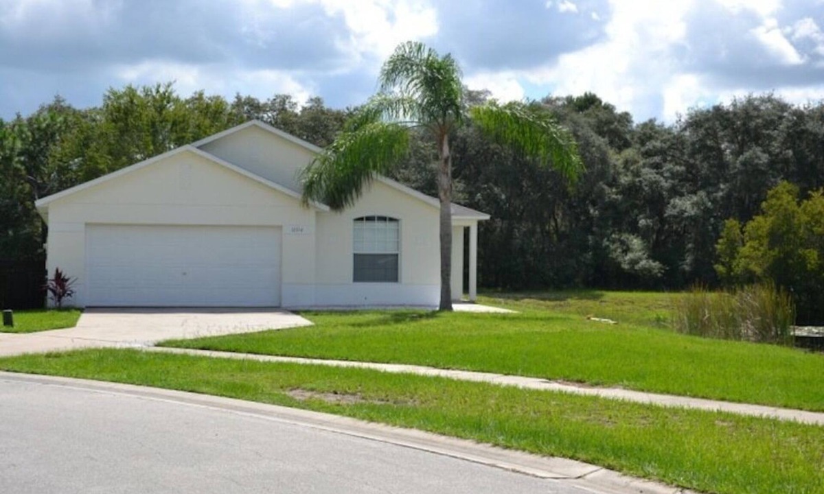 Silver Creek Villa | Beautiful waterside villa near Disney