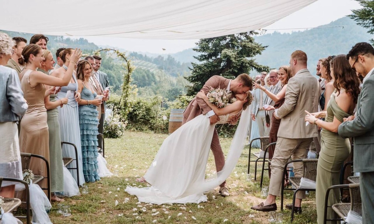 Bonvicino House | Beautiful Wedding venue for a destination wedding in Italy with pool, 32-50 pers