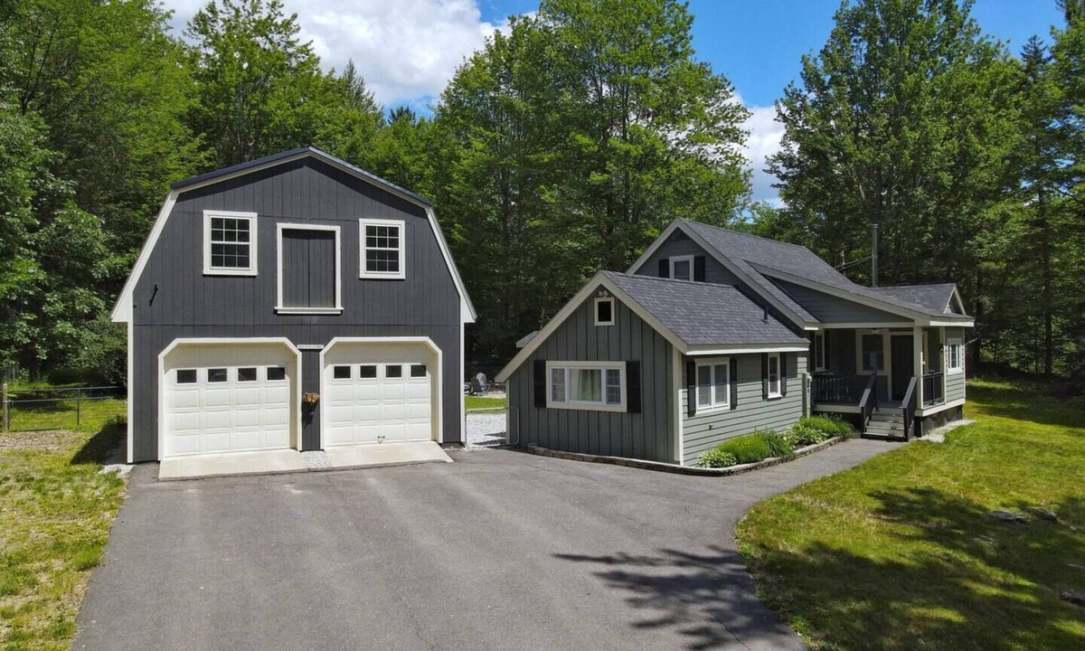 Thornton House | Beautiful White Mountains Home w/Sauna, Firepit and Gameroom Local Skiing, Hiking and Golf.