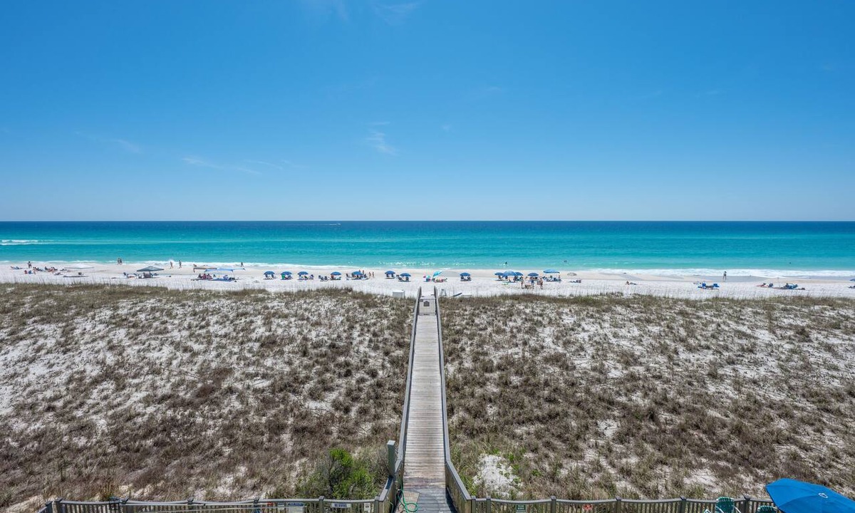Navarre Beach Condo | Beautiful White Sands at Emerald Surf 305