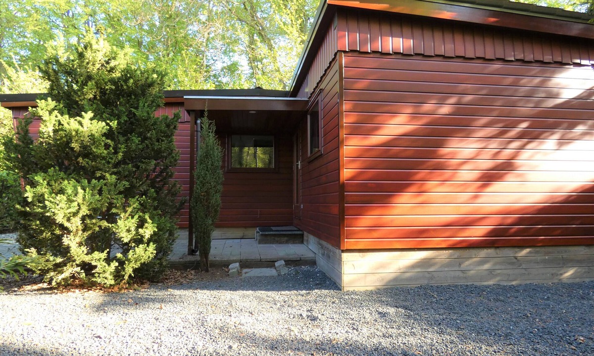Marum Ski Chalet | Beautiful wooden chalet for rent against forest