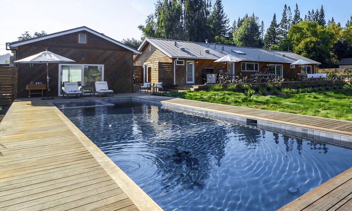 Freestone House | Beautifully Appointed MCM Home in Wine Country Heated Pool, Hot Tub, Gas Firepit