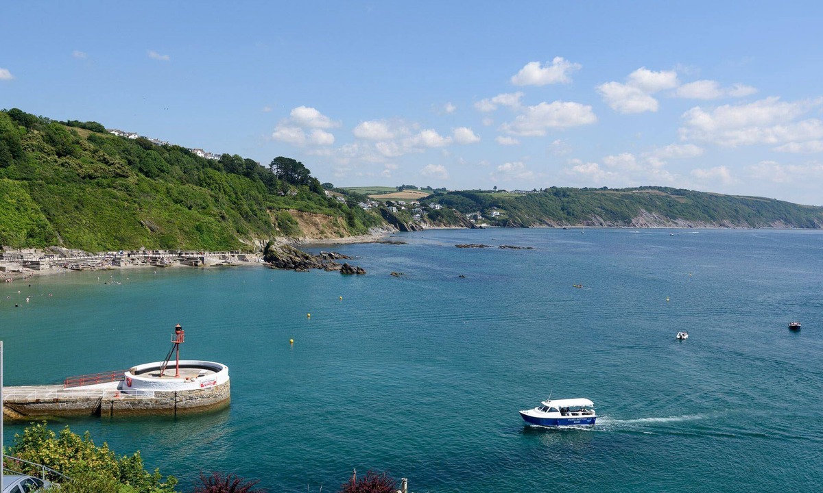 West Looe House | Beautifully appointed apartment with sea views and parking