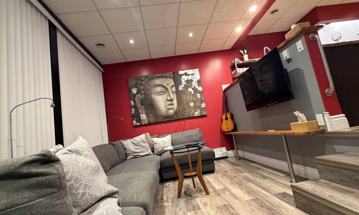 Sudbury House | Beautifully Centered Short stay