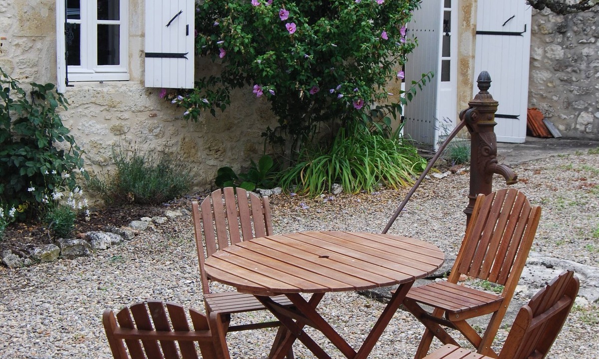 Eynesse House | Beautifully Converted French Barn near Bordeaux