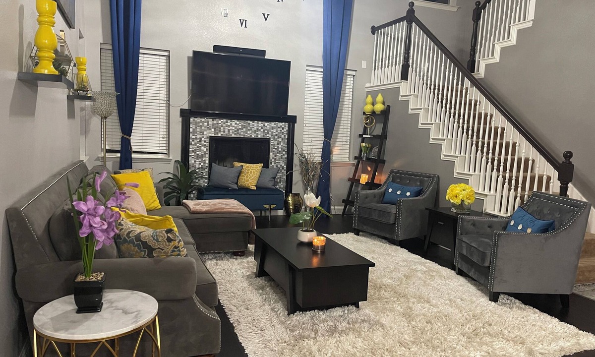 Lincoln Park House | Beautifully decorated family home- Pet friendly and close to major highways!