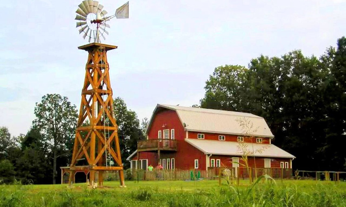 Grantsburg Cabin | Beautifully Furnished Barn Getaway Located on a Sustainable Living Farm near Metropolis, Illinois