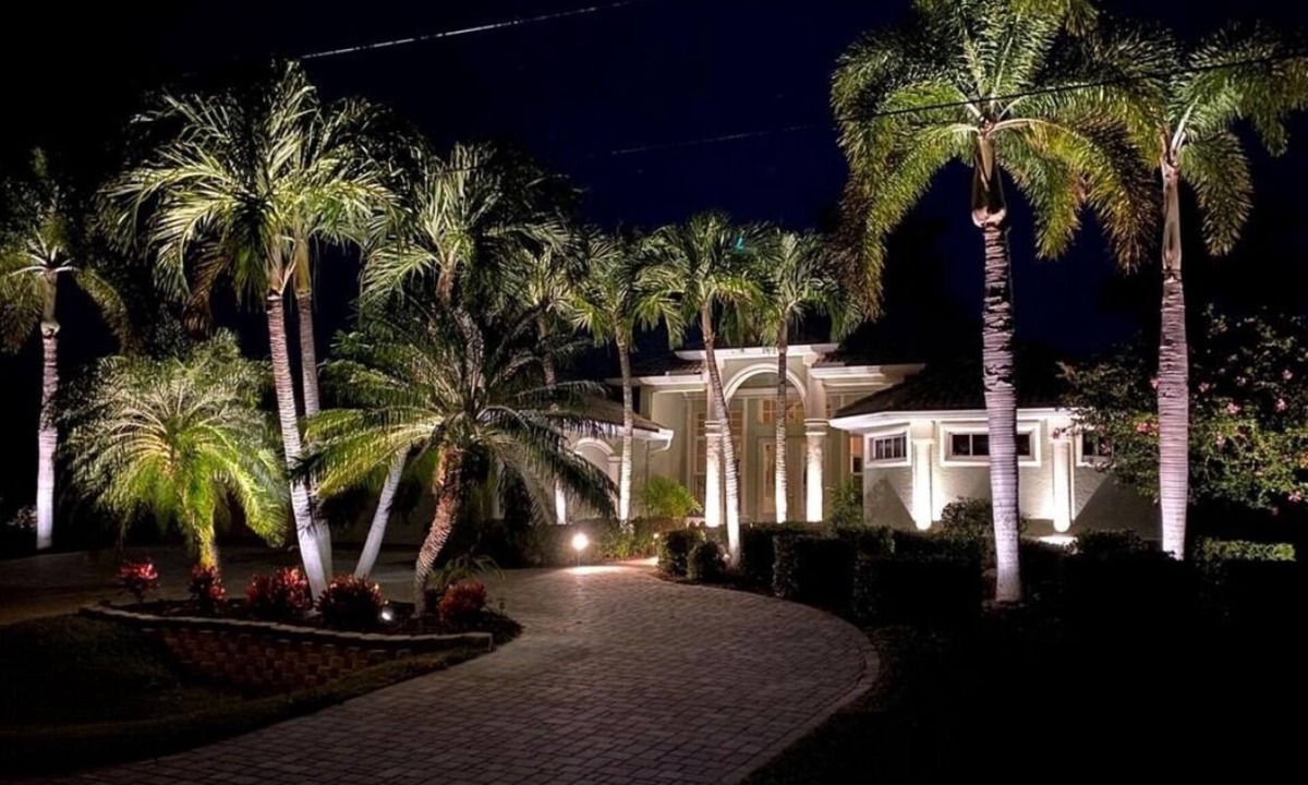 Pelican House | Beautifully maintained 4 bed/2 bath on canal w/pool & sailboat access