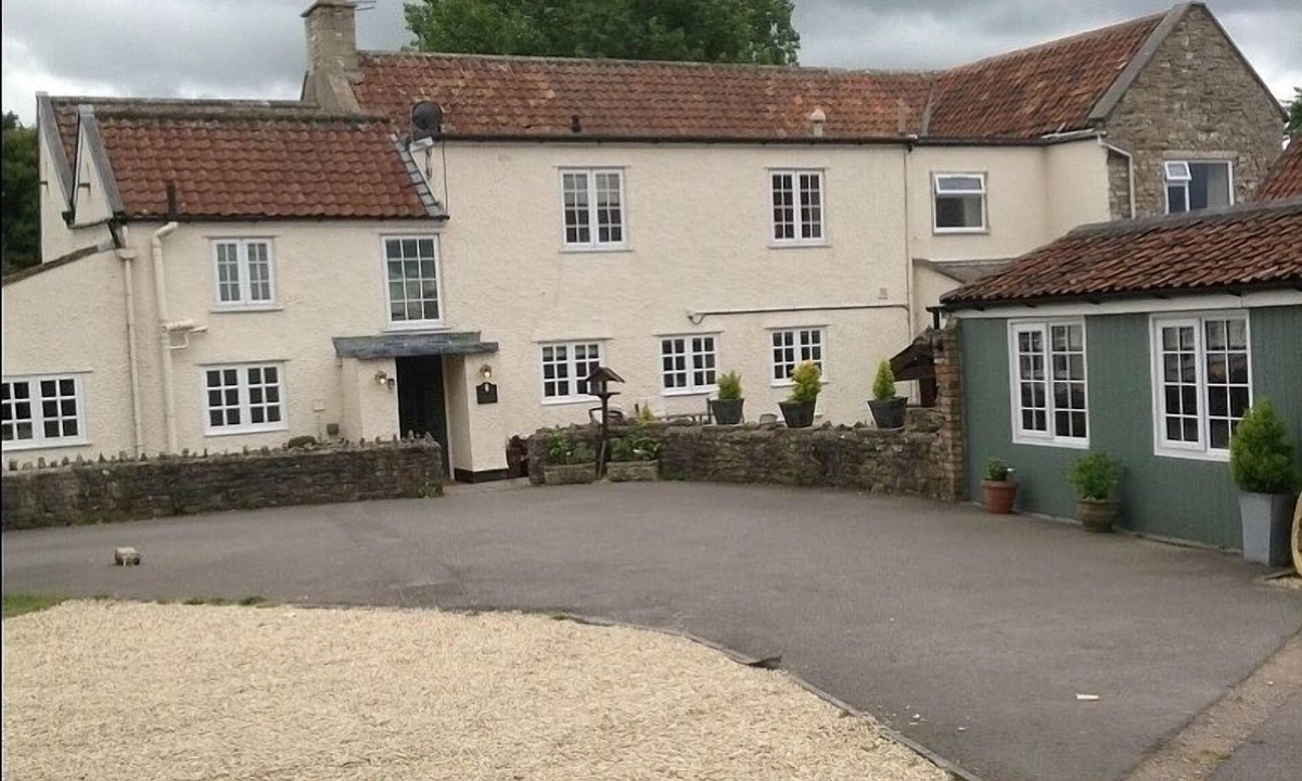 Upton Cheyney Other | Beautifully Modernised Farmhouse w/2 Hot Tubs & Annex, Games Room, Sleeps 26