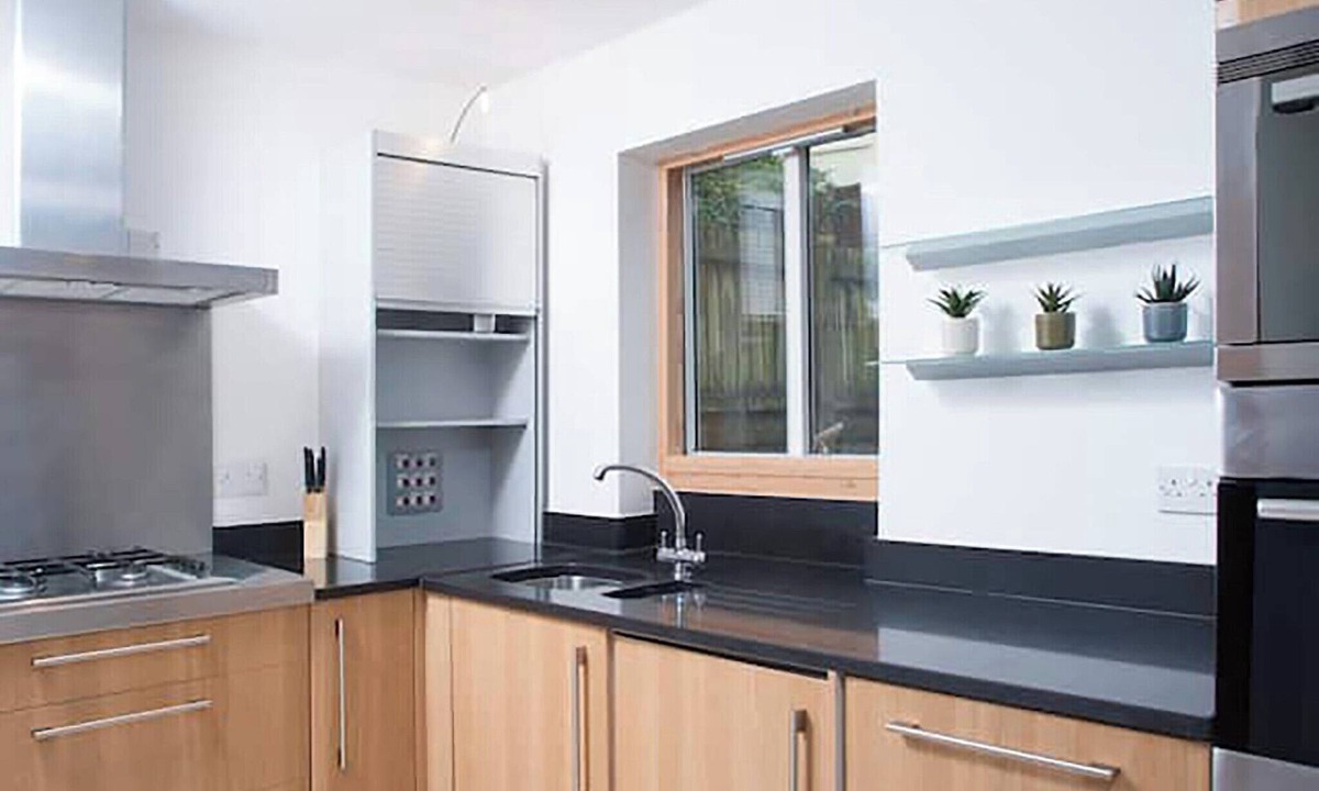 Clifton Cottage | Beautifully presented modern townhouse in the fantastic Clifton location.