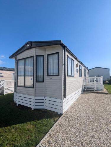 Holworth House | Beautifully presented, pet-friendly Caravan sited on the peaceful Durdle Door Holiday Park