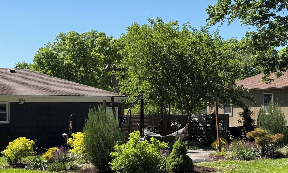 Waldron House | Beautifully Renovated Home with Backyard Oasis, 5 Min to Legends & Sporting KC