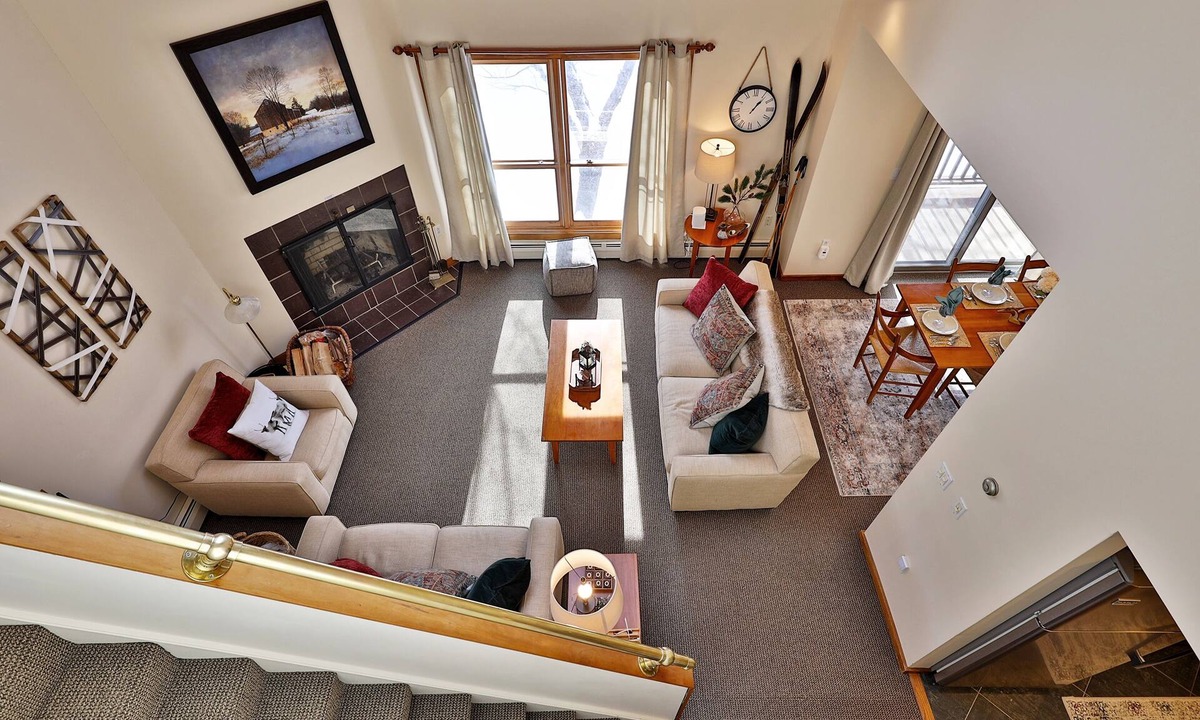 Killington Condo | Beautifully Renovated Trail Creek #50 3BR/2BA Loft Condo. Close to slopes. AC.