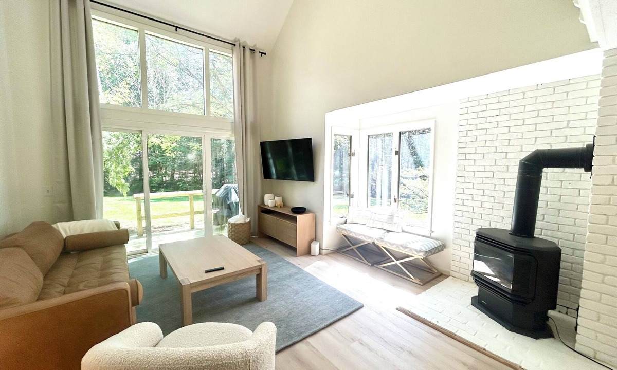 Grantham Condo | Beautifully Updated Eastman Condo