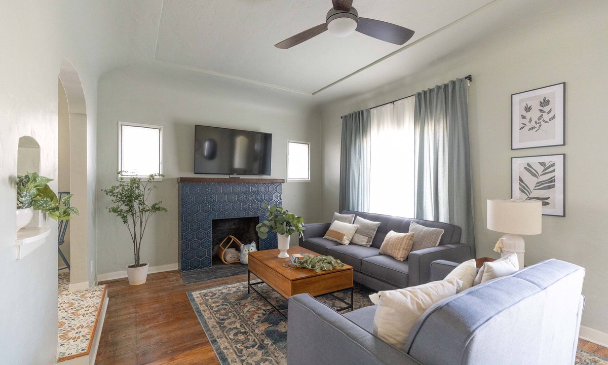 Mesa House | Beautifully Updated Historic Home conveniently located in downtown Mesa!