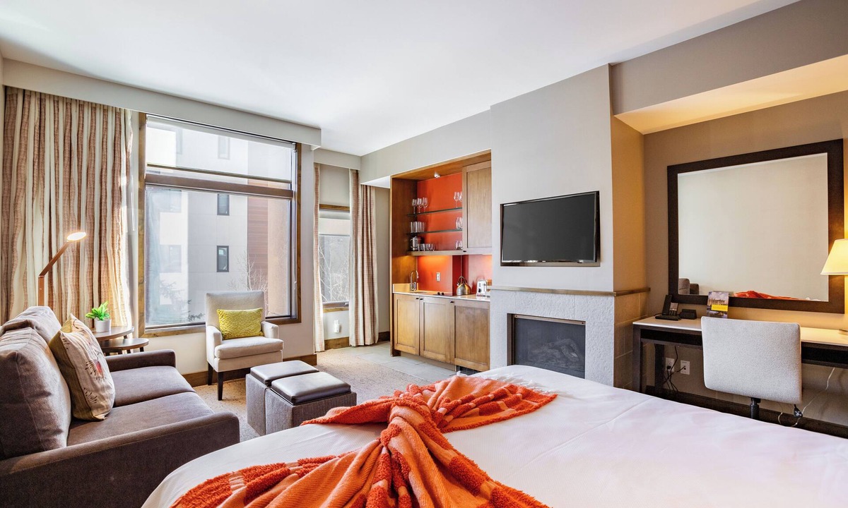 Avon Condo | Beaver Creek Solace | Studio w/Resort Pool + Hot Tub | Premier Avon Location