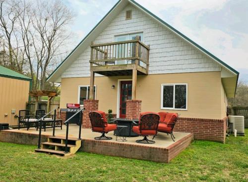Lowell House | Beaver Lake Hideaway