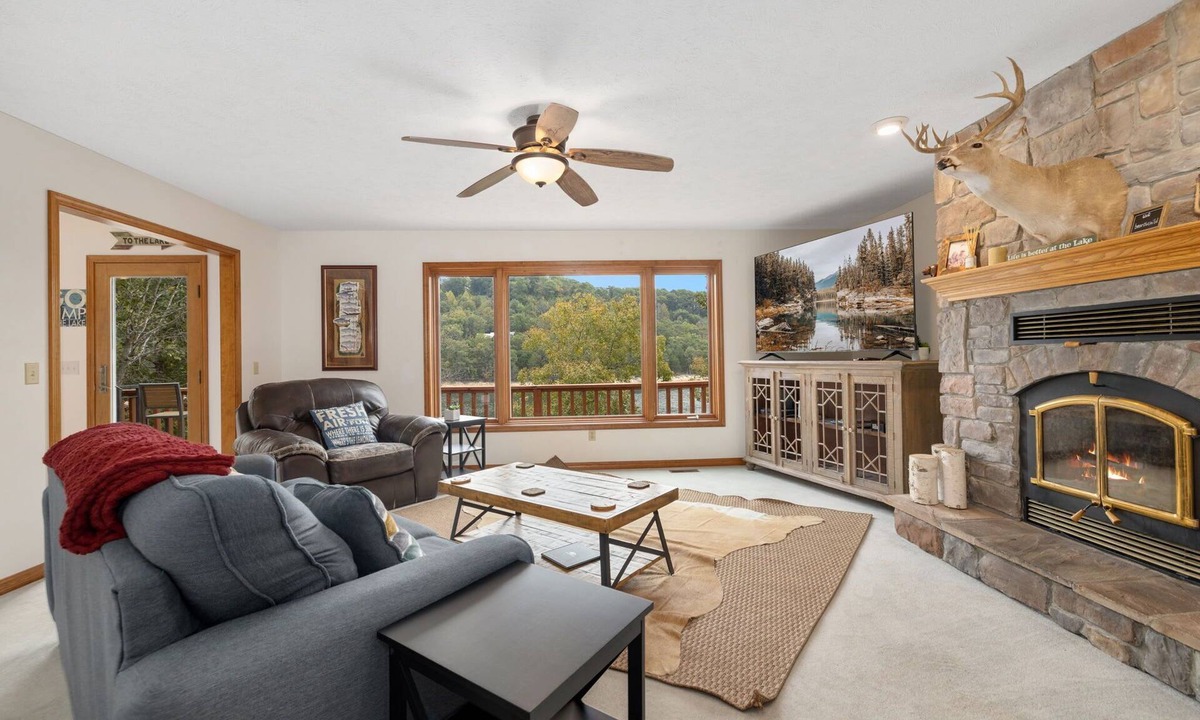 Eureka Springs House | Beavershore | Easy Access to Beaver Lake. Sleeps12