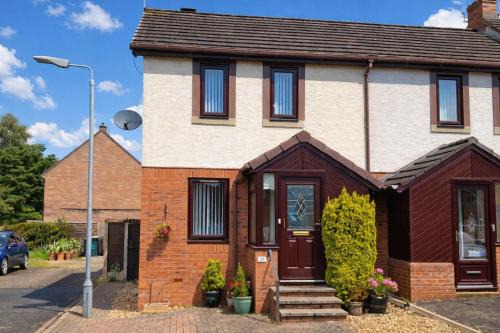 Wing House | Beckside Garden Brampton, ideal family cottage close to Hadrians Wall